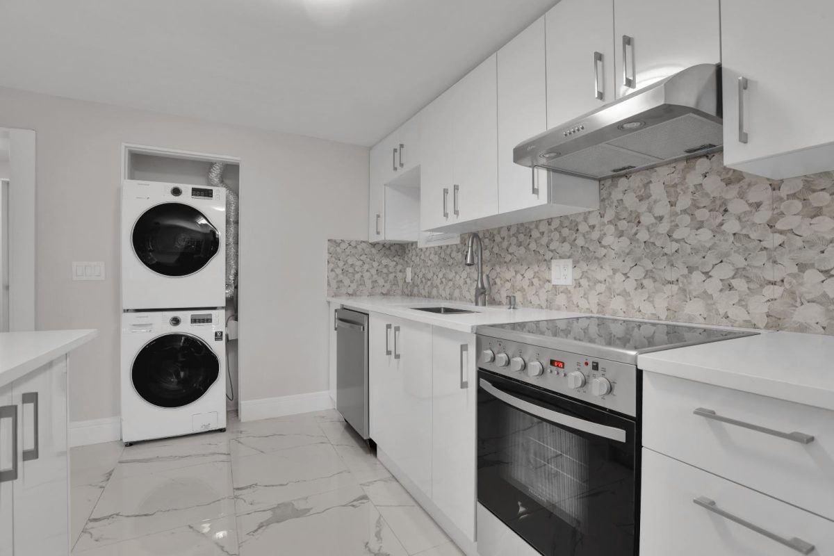 414 E Carisbrooke Road, North Vancouver 25