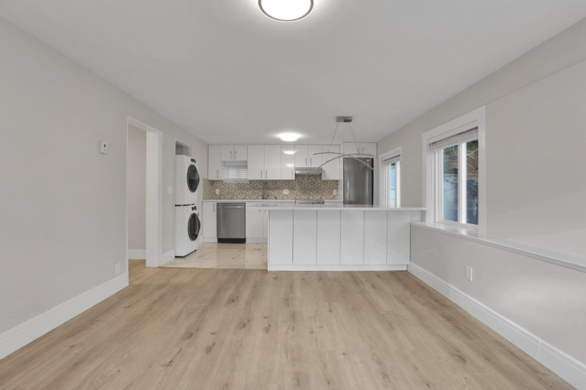 414 E Carisbrooke Road, North Vancouver 26