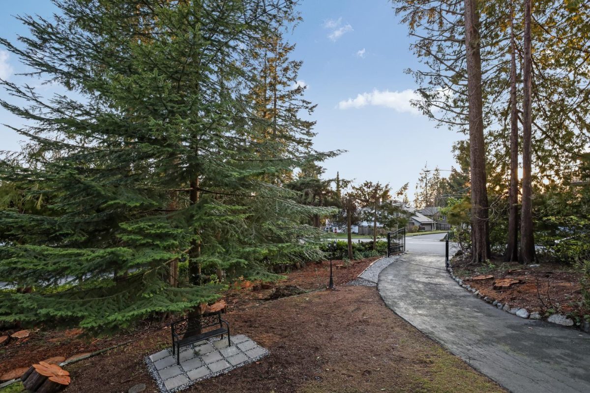 414 E Carisbrooke Road, North Vancouver 36