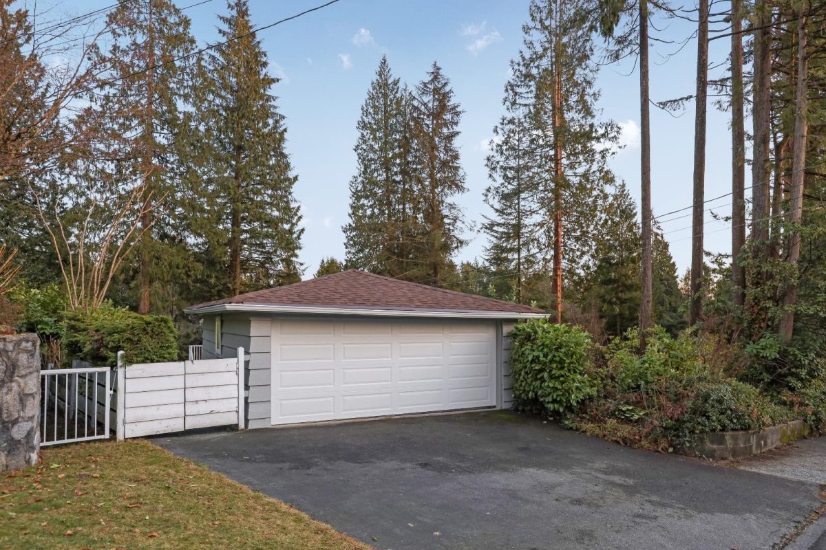 414 E Carisbrooke Road, North Vancouver 37