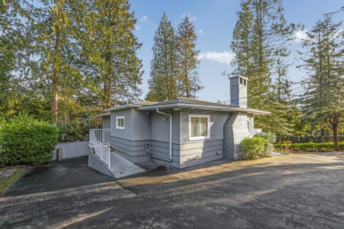 414 E Carisbrooke Road, North Vancouver 38