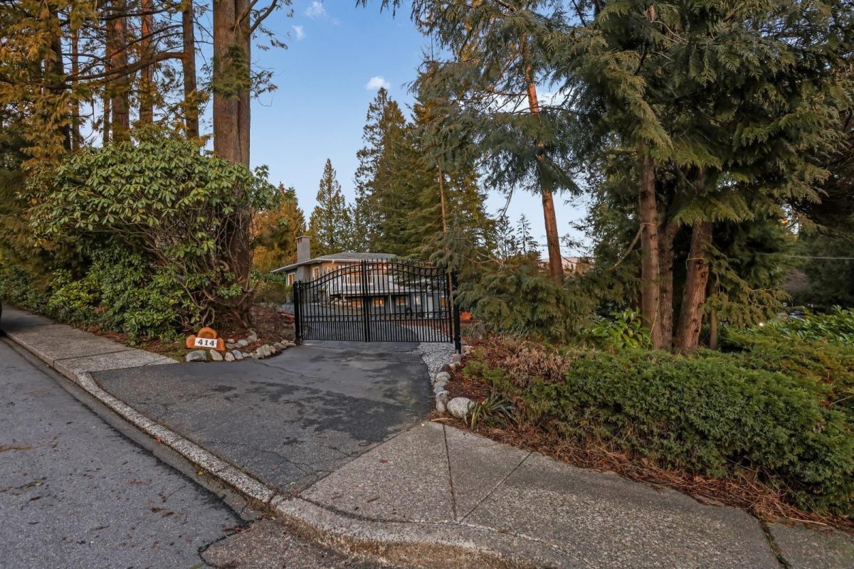 414 E Carisbrooke Road, North Vancouver 40