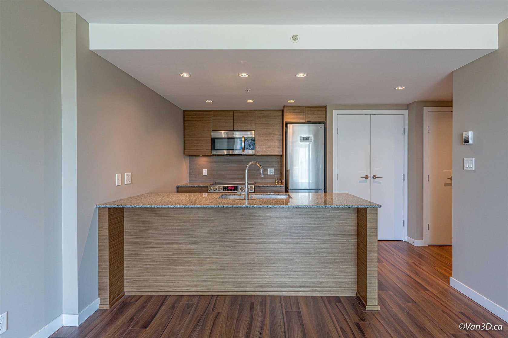 808 135 E 17th St, North Vancouver