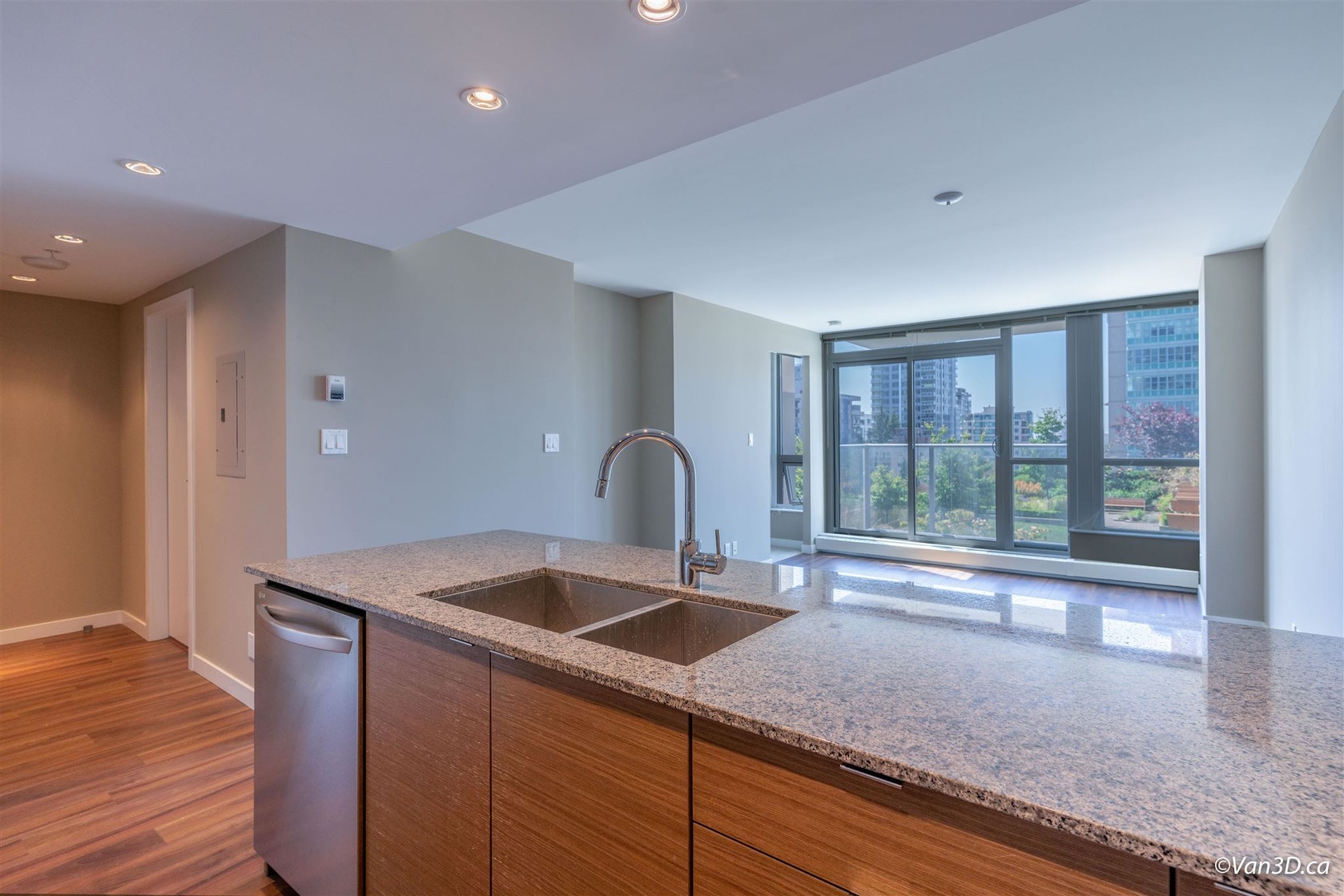 808 135 E 17th St, North Vancouver 2