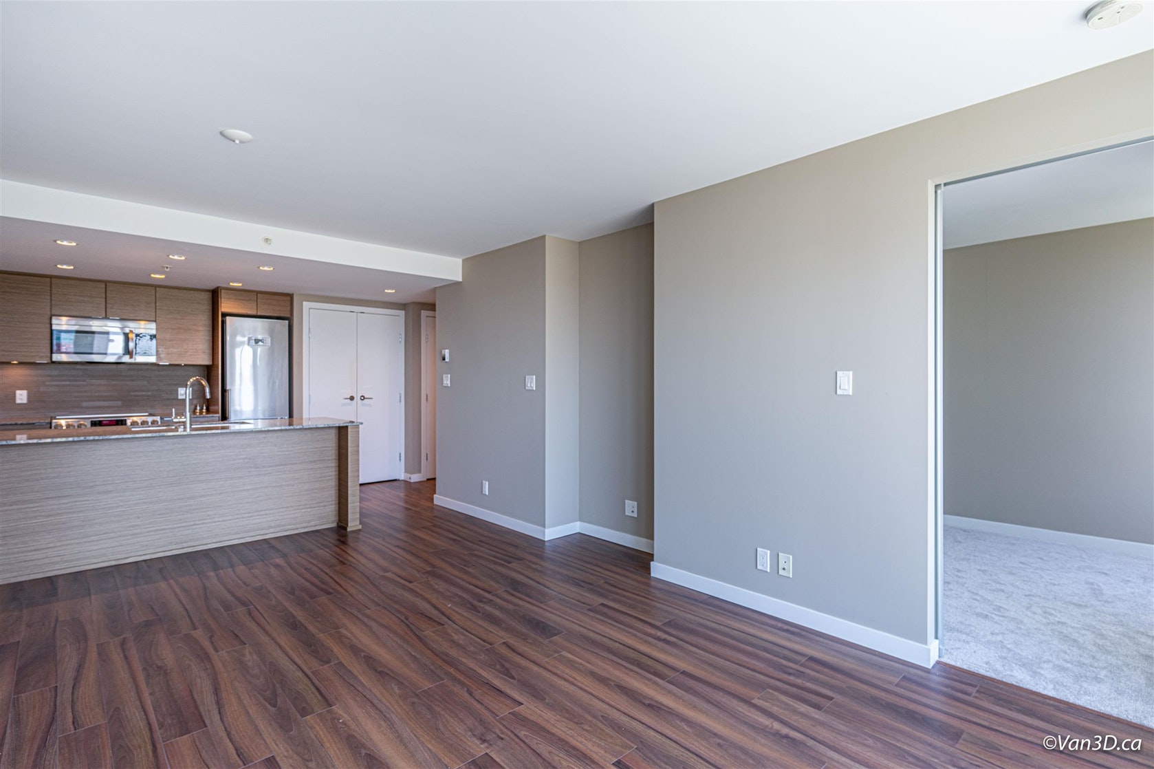 808 135 E 17th St, North Vancouver 3