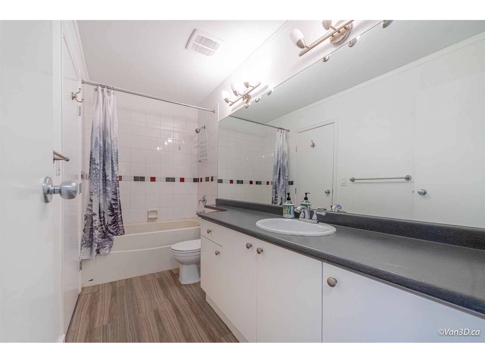 407 1111 LYNN VALLEY ROAD 18
