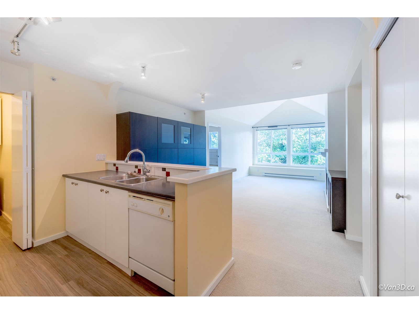 407 1111 LYNN VALLEY ROAD 2