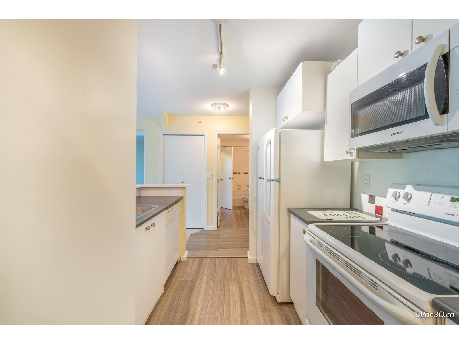 407 1111 LYNN VALLEY ROAD 7