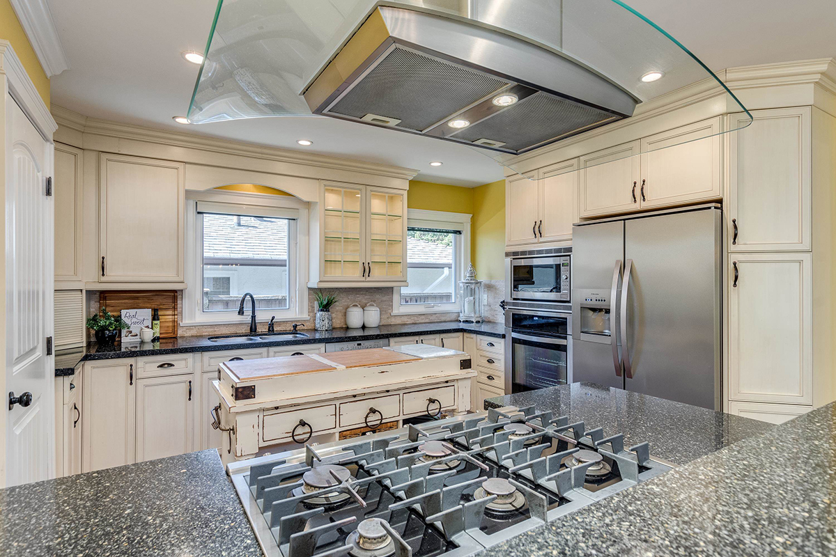428 W 24th Street, North Vancouver 14