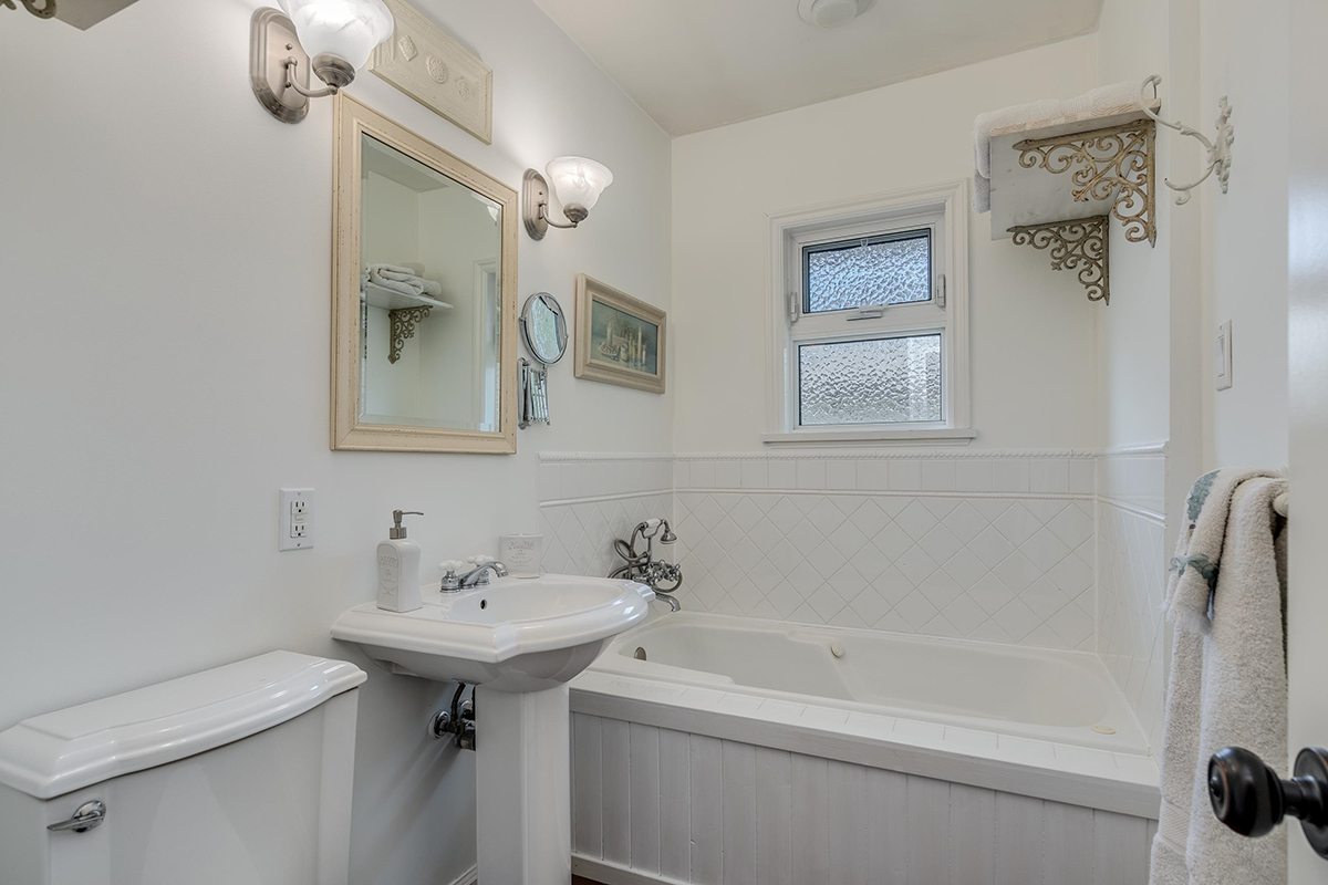 428 W 24th Street, North Vancouver 22