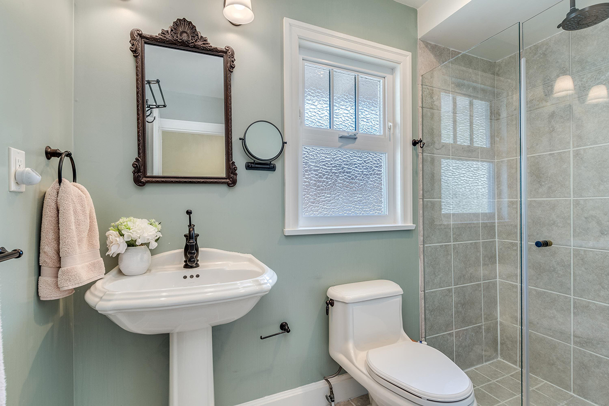 428 W 24th Street, North Vancouver 24