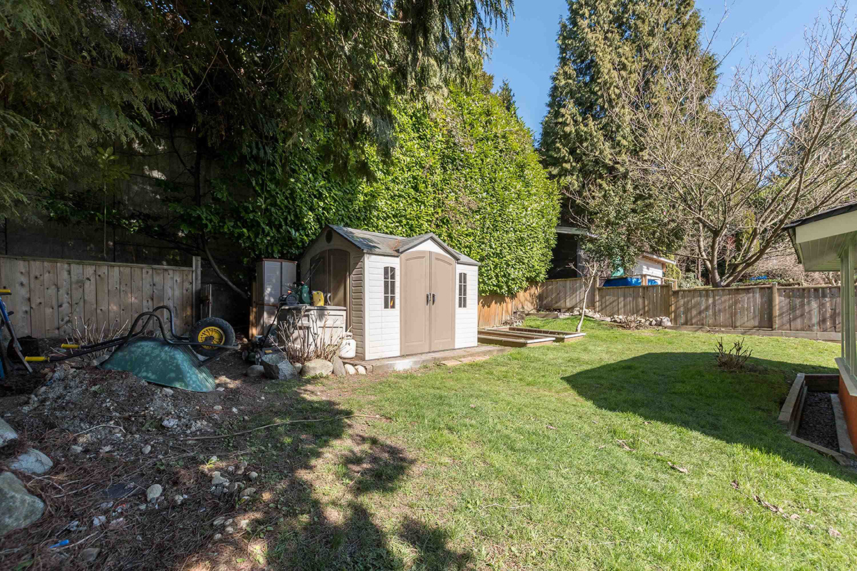 428 W 24th Street, North Vancouver 28