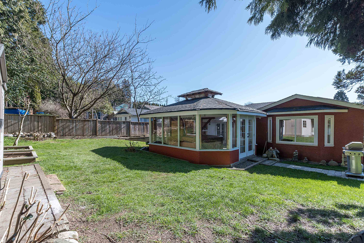 428 W 24th Street, North Vancouver 29