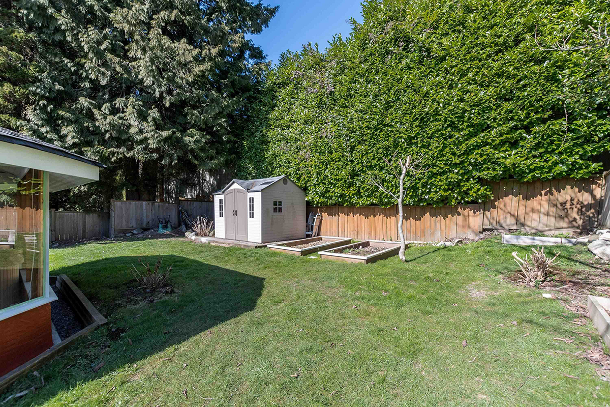 428 W 24th Street, North Vancouver 31