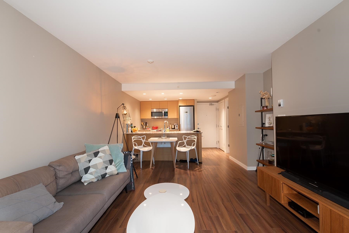 406 135 E 17th Street, North Vancouver 4