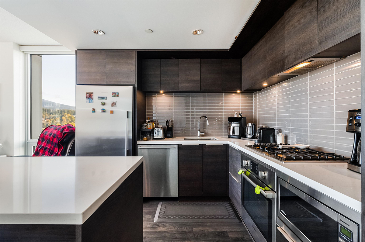 2002 1550 Fern Street, North Vancouver 11