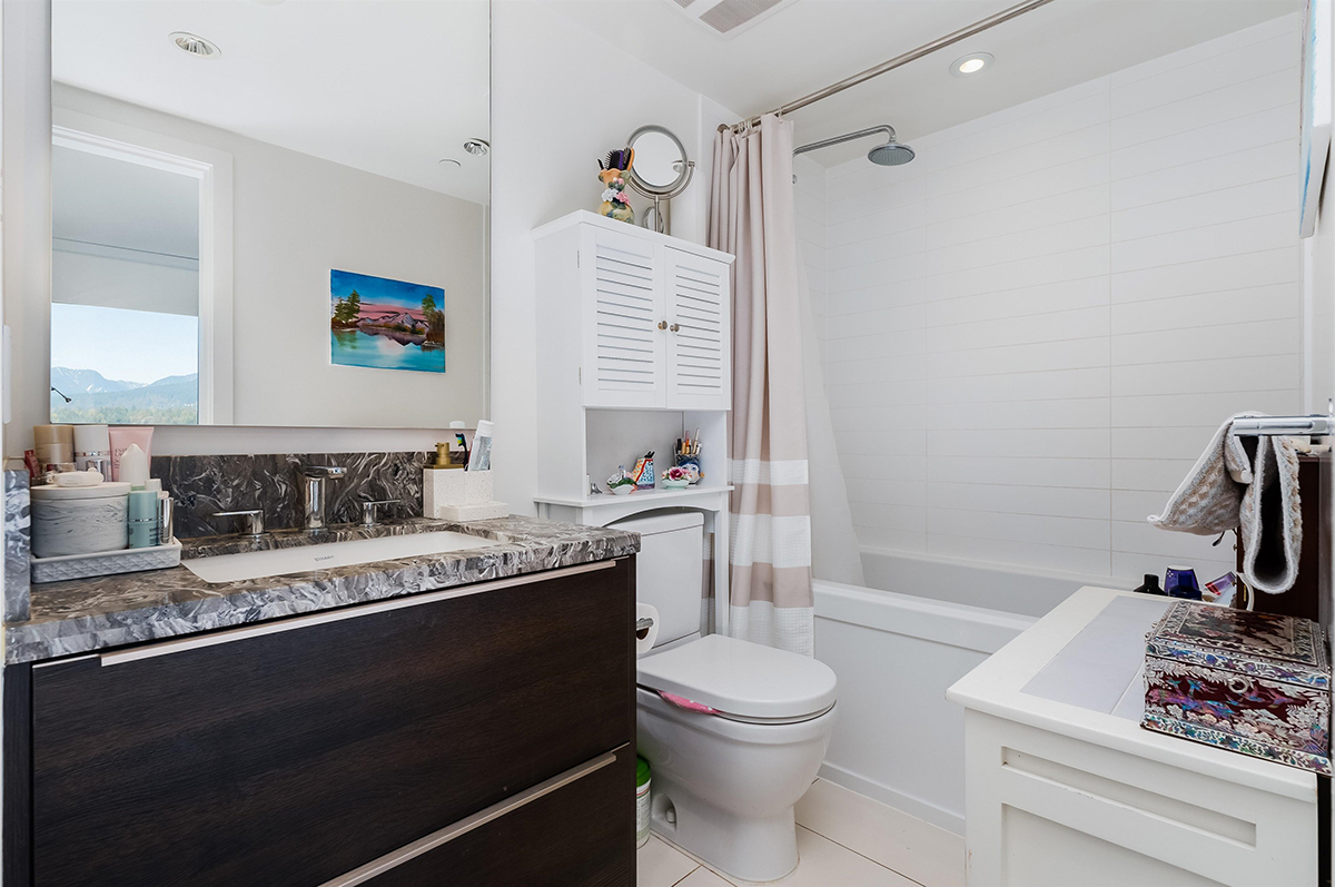2002 1550 Fern Street, North Vancouver 13