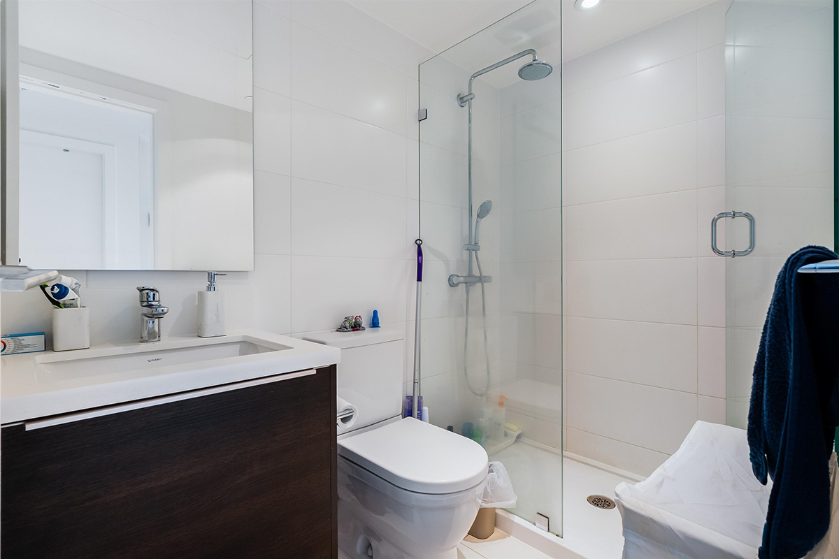 2002 1550 Fern Street, North Vancouver 15