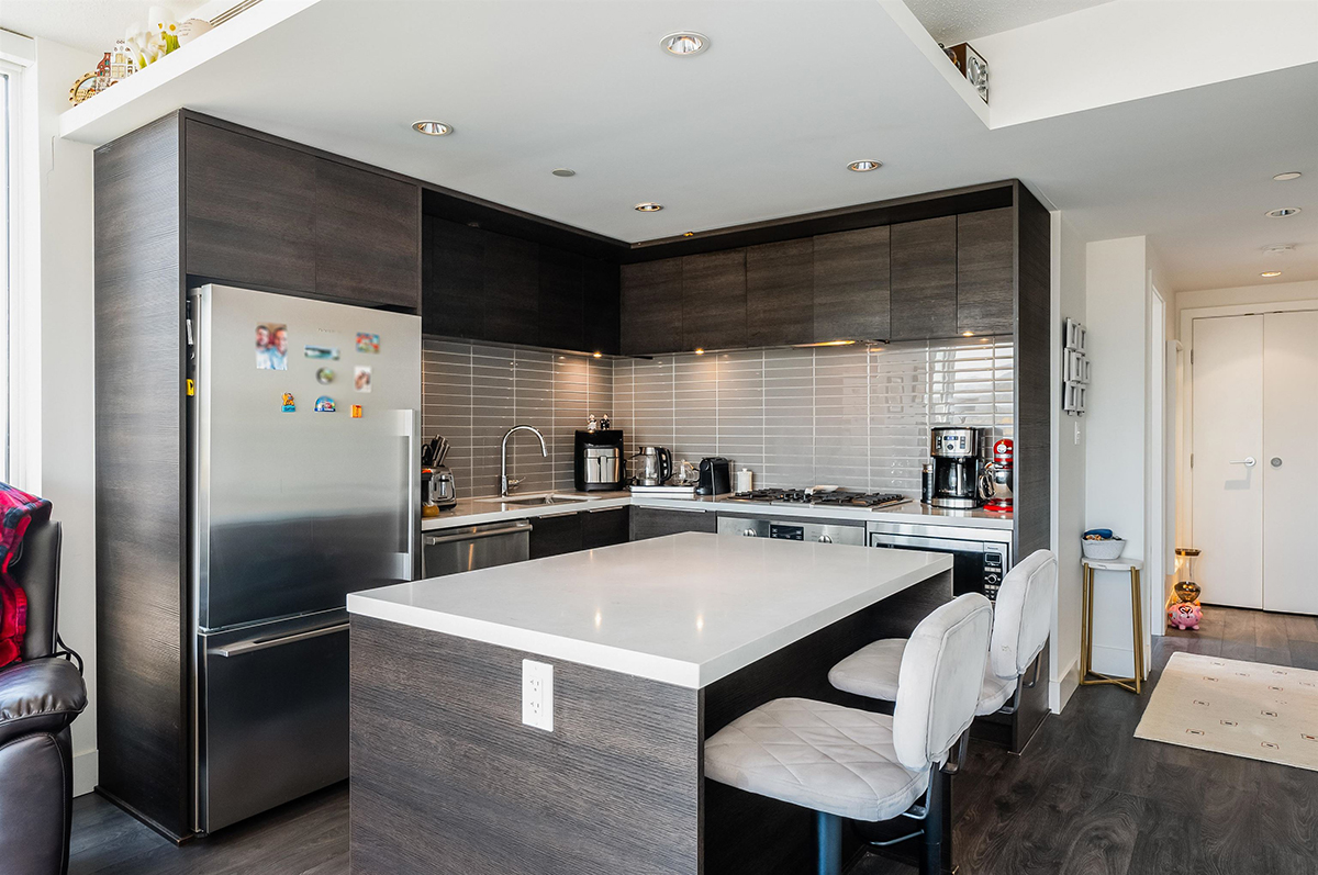 2002 1550 Fern Street, North Vancouver 8