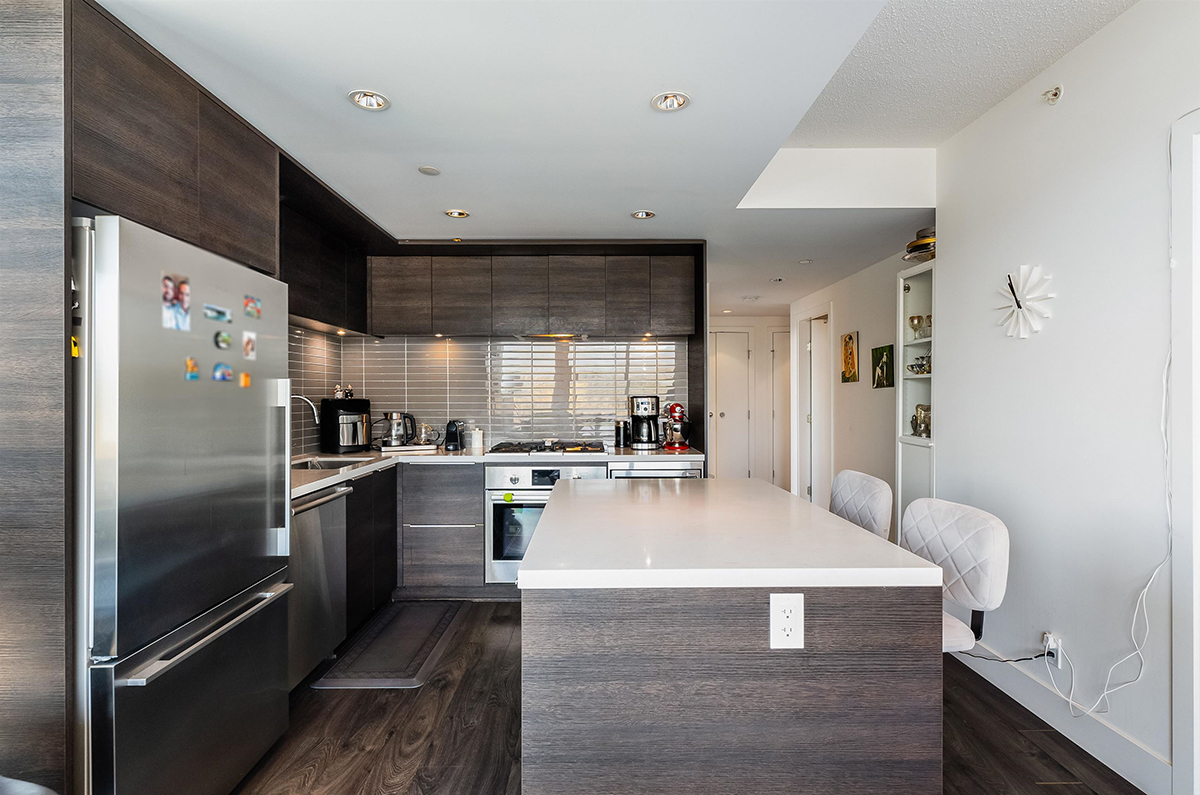 2002 1550 Fern Street, North Vancouver 9