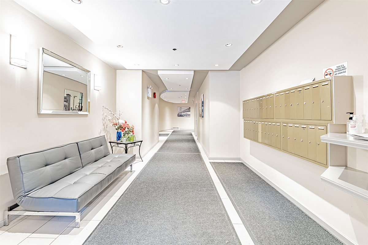 405 137 W 17TH Street, North Vancouver