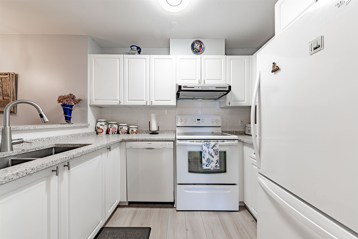 405 137 W 17TH Street, North Vancouver 2