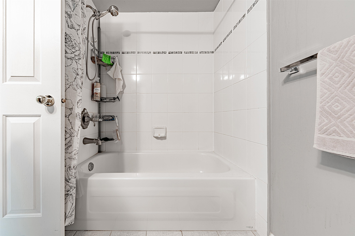 405 137 W 17TH Street, North Vancouver 9